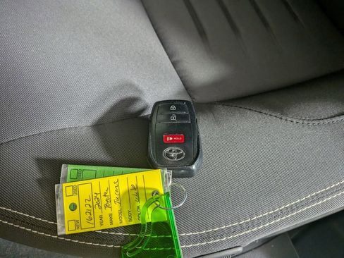 Used 2024 Toyota Tacoma TRD Off-Road image 31