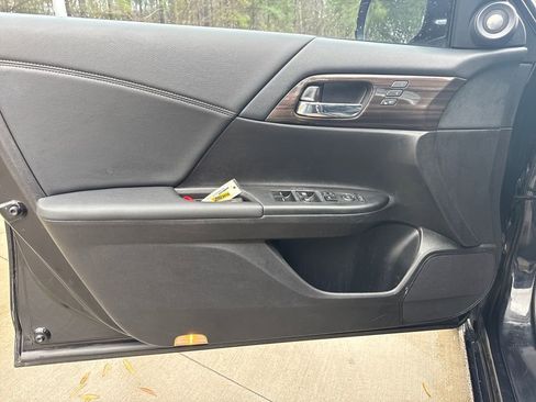 Used 2016 Honda Accord Touring image 14