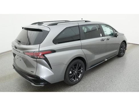 New 2026 Toyota Sienna XSE FWD image 9