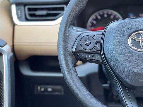 Used 2019 Toyota RAV4 LE image 34