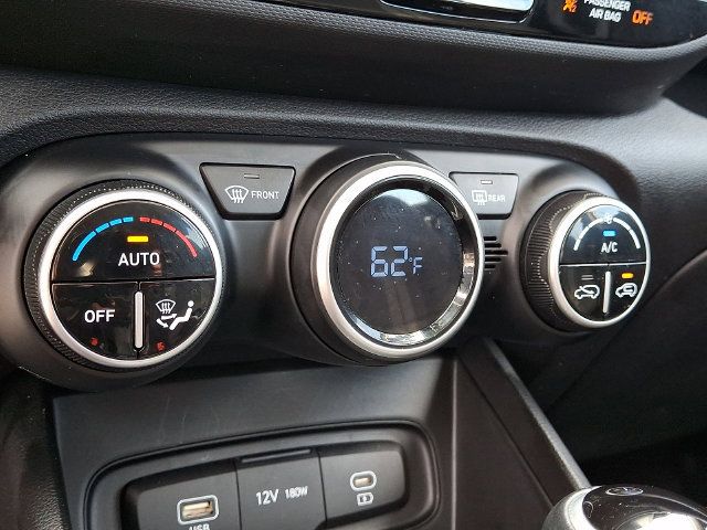 Certified 2025 Hyundai Venue SEL FWD image 21
