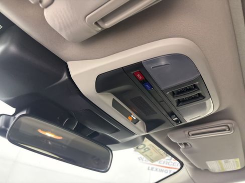 Used 2024 Subaru Crosstrek 2.0i Premium image 19