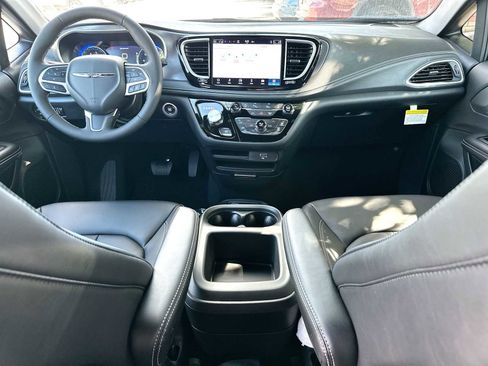 New 2026 Chrysler Pacifica Select image 25