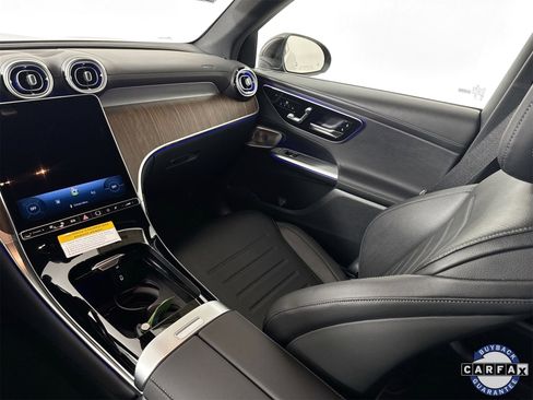 Used 2025 Mercedes-Benz GLC 350e 4MATIC image 25