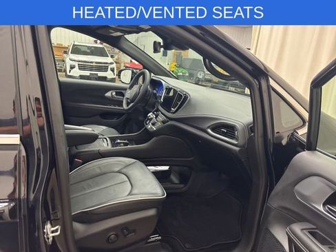 Used 2026 Chrysler Pacifica Limited FWD image 15
