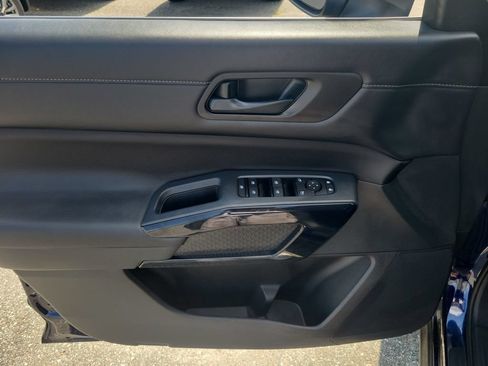 Certified 2026 Nissan Pathfinder SV AWD/4WD image 13