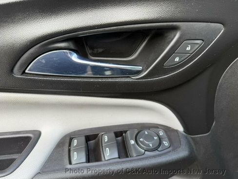 Used 2022 Chevrolet Equinox LS FWD image 14