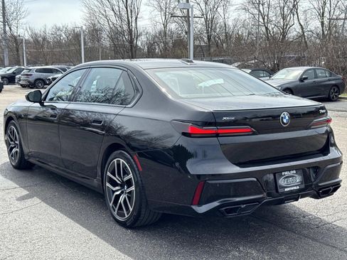 Certified 2023 BMW 760i xDrive w/ Luxury Rear Seating Package image 7