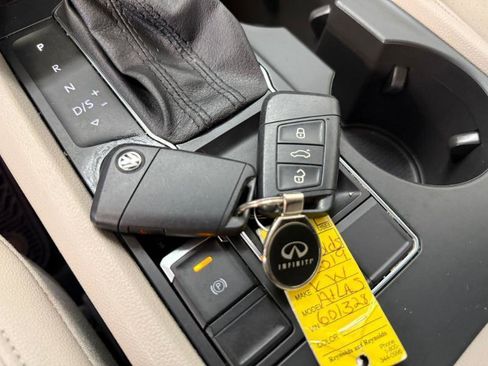 Used 2019 Volkswagen Atlas SE FWD image 12