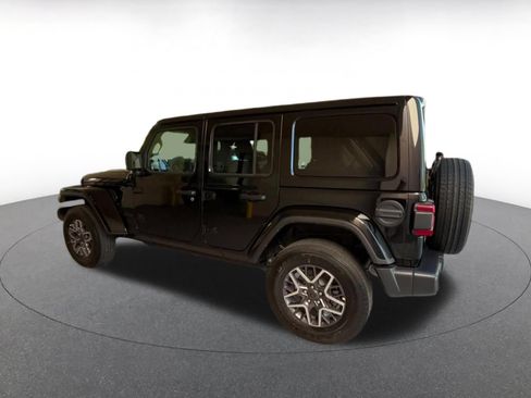 Used 2025 Jeep Wrangler Unlimited Sahara AWD/4WD image 9