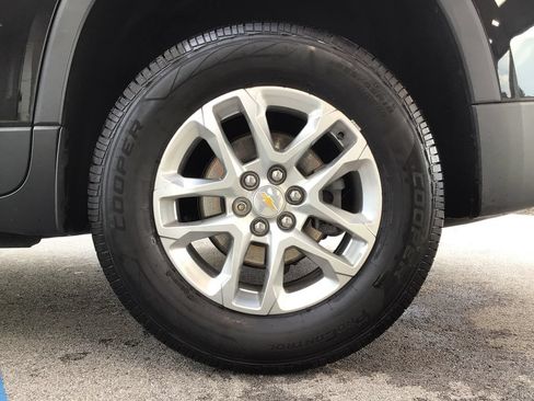 Used 2021 Chevrolet Traverse LT FWD image 18