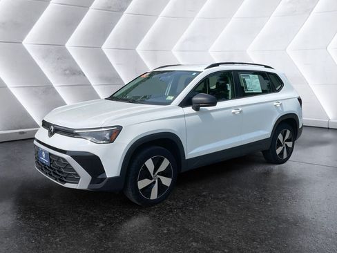 Used 2025 Volkswagen Taos S AWD/4WD image 2