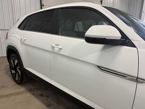 Used 2024 Volkswagen Atlas Cross Sport SE image 11