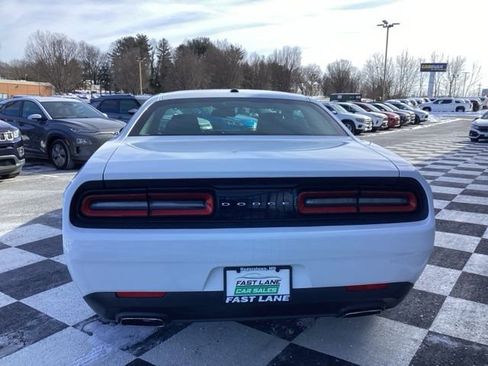 Used 2017 Dodge Challenger SXT image 6