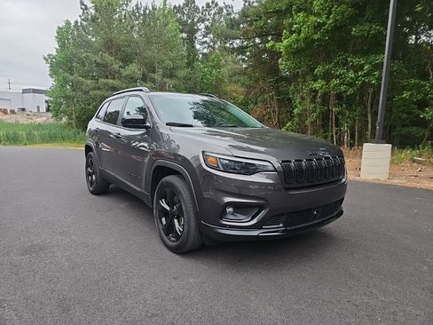 Used 2023 Jeep Cherokee Altitude Lux AWD/4WD image 3