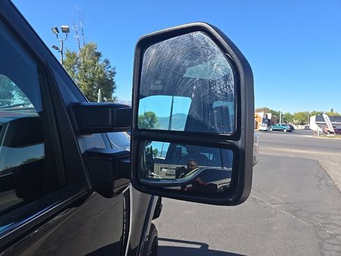Used 2022 Ford F350 Platinum w/ Tremor Off-Road Package AWD/4WD image 29