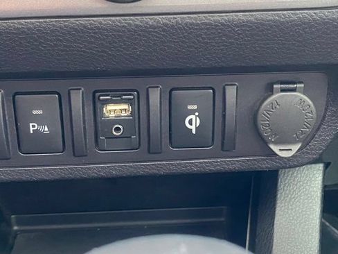 Used 2017 Toyota Tacoma TRD Off-Road AWD/4WD image 23