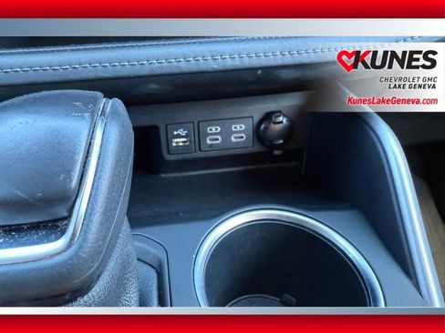 Used 2023 Toyota Highlander LE image 23