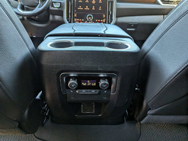 Used 2025 GMC Yukon XL Denali AWD/4WD image 14