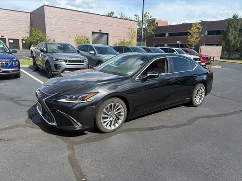 Used 2019 Lexus ES 300h Ultra Luxury FWD image 1