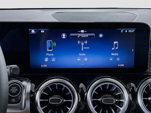 New 2025 Mercedes-Benz GLB 250 4MATIC image 14