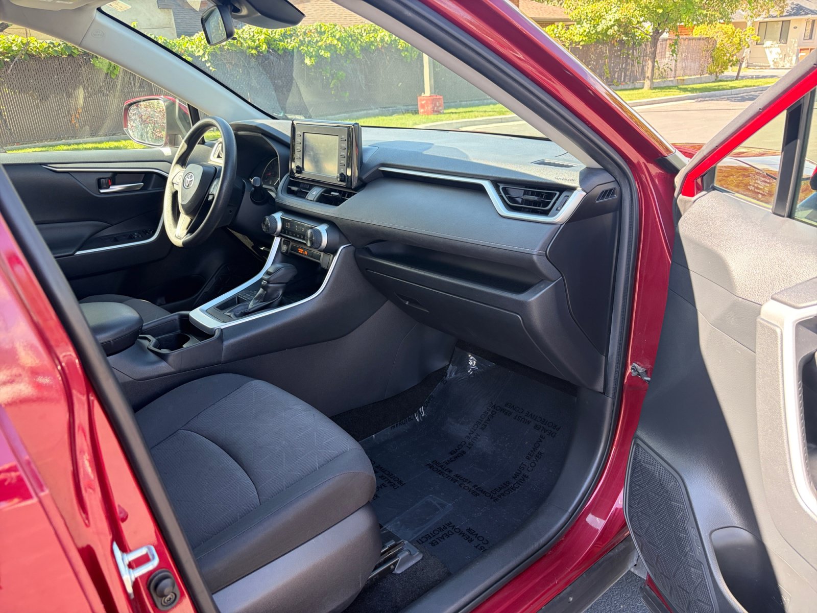 Used 2019 Toyota RAV4 XLE w/ Carpet Mat Package FWD image 28