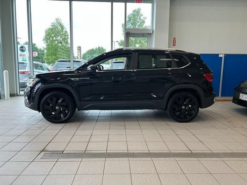 Used 2024 Volkswagen Taos SEL AWD/4WD image 4