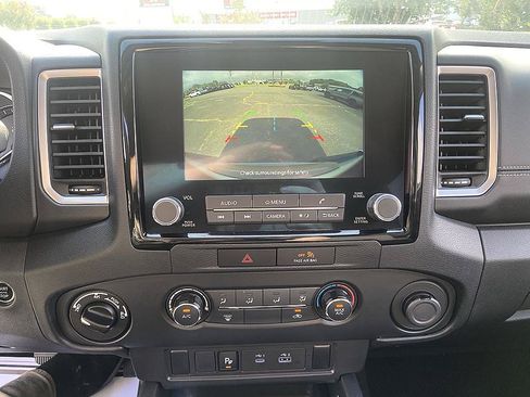 Used 2023 Nissan Frontier SV w/ Technology Package AWD/4WD image 4