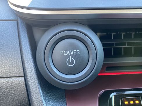 Used 2025 Toyota Prius XSE image 36