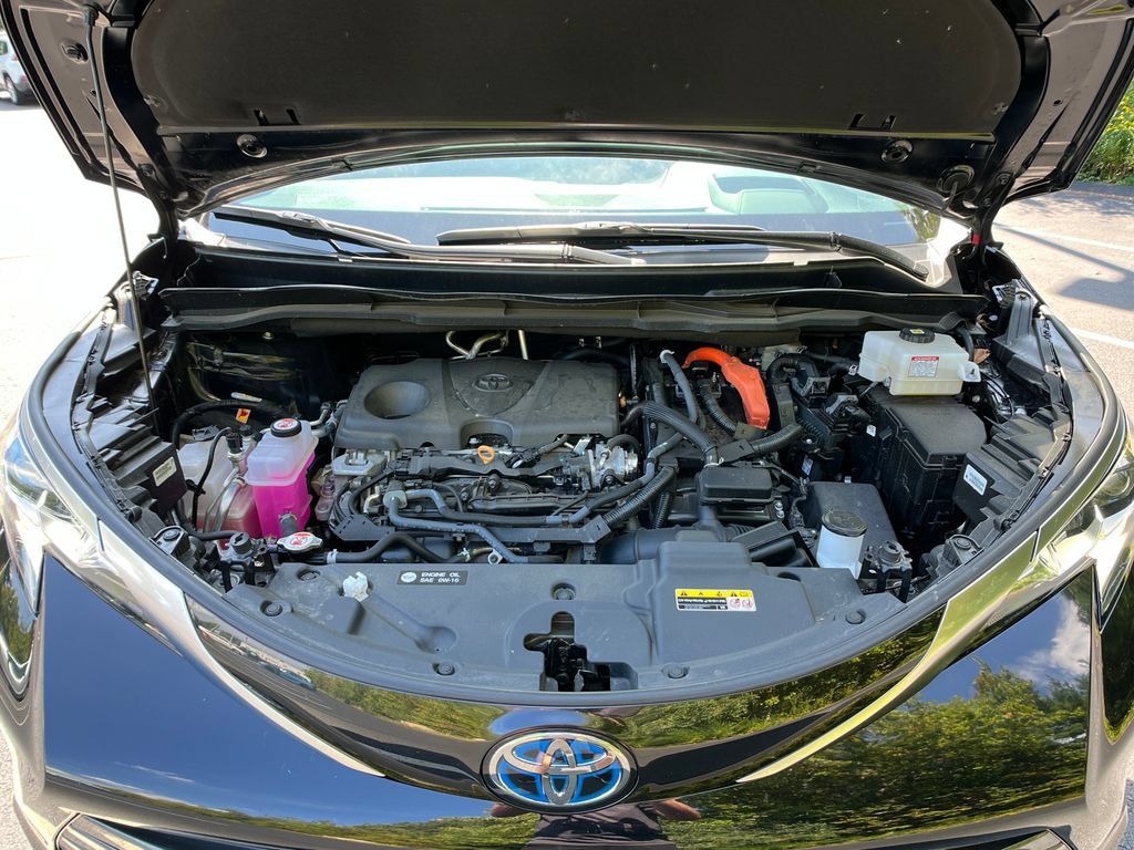 Used 2025 Toyota Sienna Platinum AWD/4WD image 24