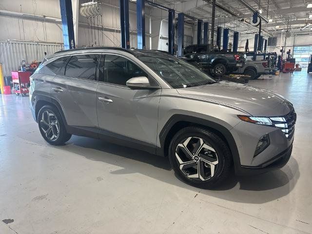 Used 2022 Hyundai Tucson Limited w/ Cargo Package FWD image 3