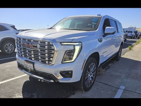 Used 2026 GMC Yukon XL Denali w/ Sun & Power Step Package AWD/4WD image 3