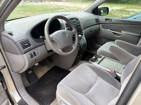 Used 2006 Toyota Sienna LE w/ LE Pkg 2 FWD image 7