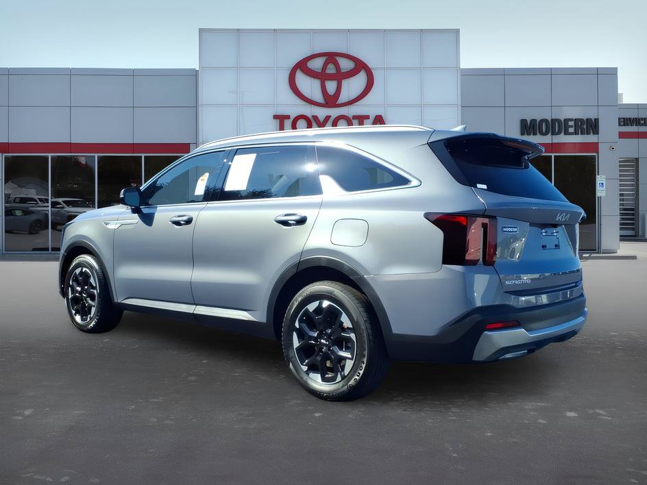 Used 2025 Kia Sorento S w/ Panoramic Sunroof Package FWD image 3