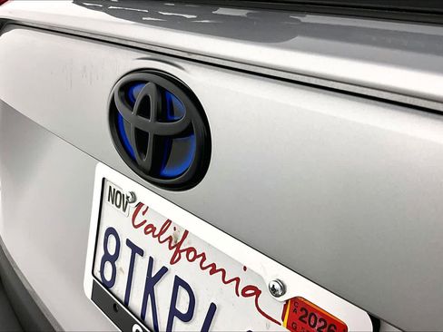 Used 2021 Toyota RAV4 XLE image 29