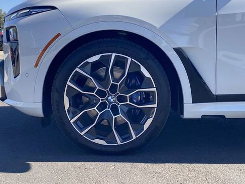 New 2025 BMW X7 M60i w/ Climate Comfort Package image 10