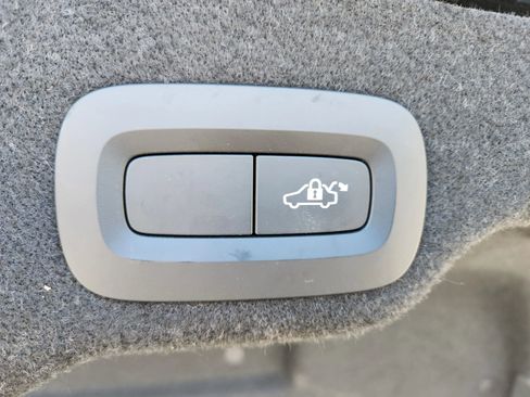 Used 2019 Volvo S90 T6 Momentum image 14