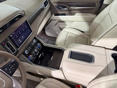 Used 2023 GMC Yukon Denali RWD image 33