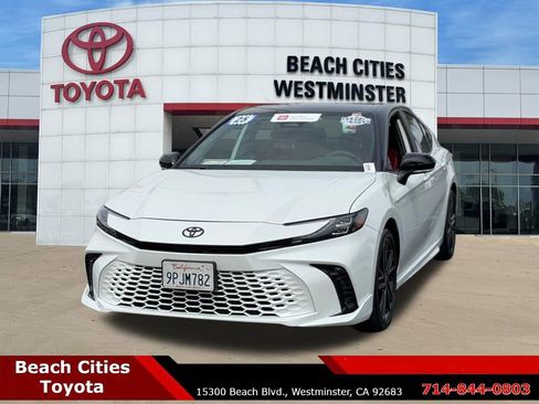 Used 2025 Toyota Camry XSE FWD image 5