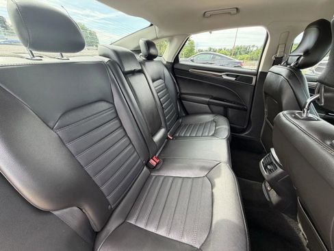 Used 2014 Ford Fusion SE w/ Equipment Group 202A FWD image 16