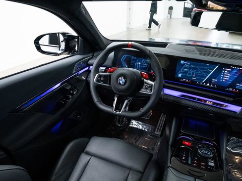 Used 2025 BMW M5 Touring AWD/4WD image 11