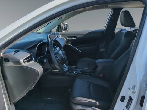 Used 2022 Toyota Corolla Cross XLE image 9