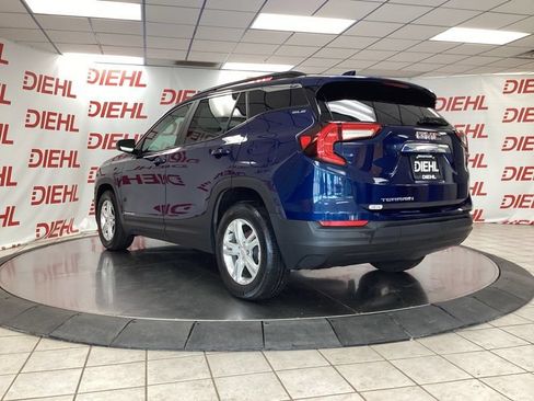 Used 2022 GMC Terrain SLE w/ Driver Convenience Package FWD image 5
