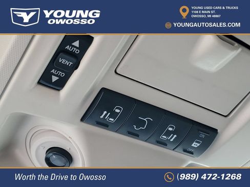 Used 2016 Chrysler Town & Country Touring-L FWD image 23