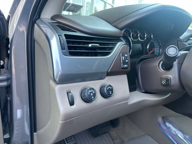 Used 2018 Chevrolet Suburban LT w/ Luxury Package AWD/4WD image 31