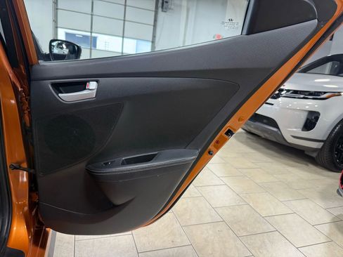 Used 2016 Hyundai Veloster Turbo image 27