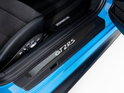 Used 2018 Porsche 911 GT2 RS image 37