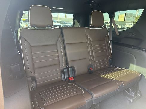 Used 2025 GMC Yukon XL Denali Ultimate AWD/4WD image 16