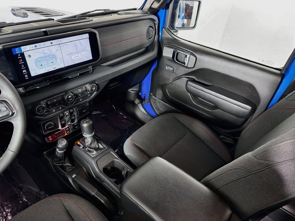 Used 2025 Jeep Wrangler Unlimited Rubicon w/ Convenience Group AWD/4WD image 22