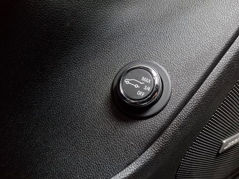 Used 2025 Chevrolet Blazer RS FWD image 19